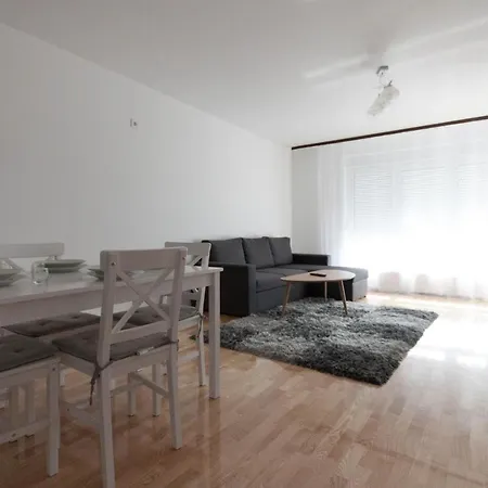 Apartment Butterfly Osijek Buitenkant foto